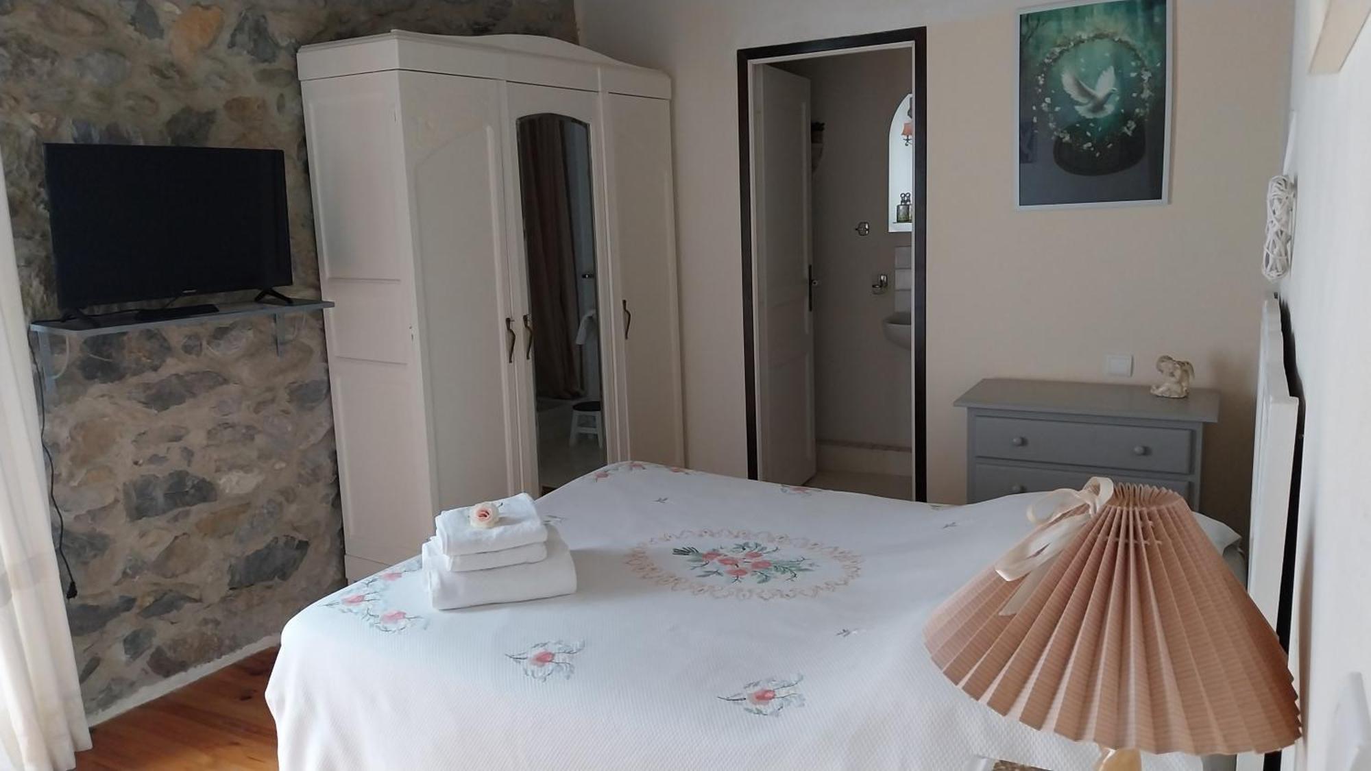 Bed and Breakfast L'Envolée Belvianes-et-Cavirac Exterior foto