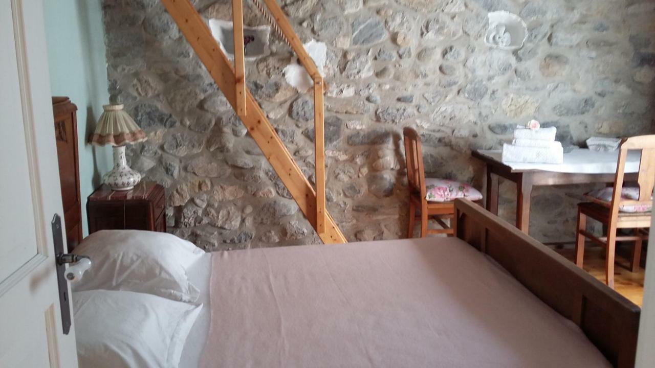 Bed and Breakfast L'Envolée Belvianes-et-Cavirac Exterior foto